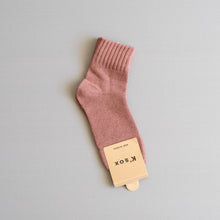 Load image into Gallery viewer, Women Fitted &amp; Knitted Socks
